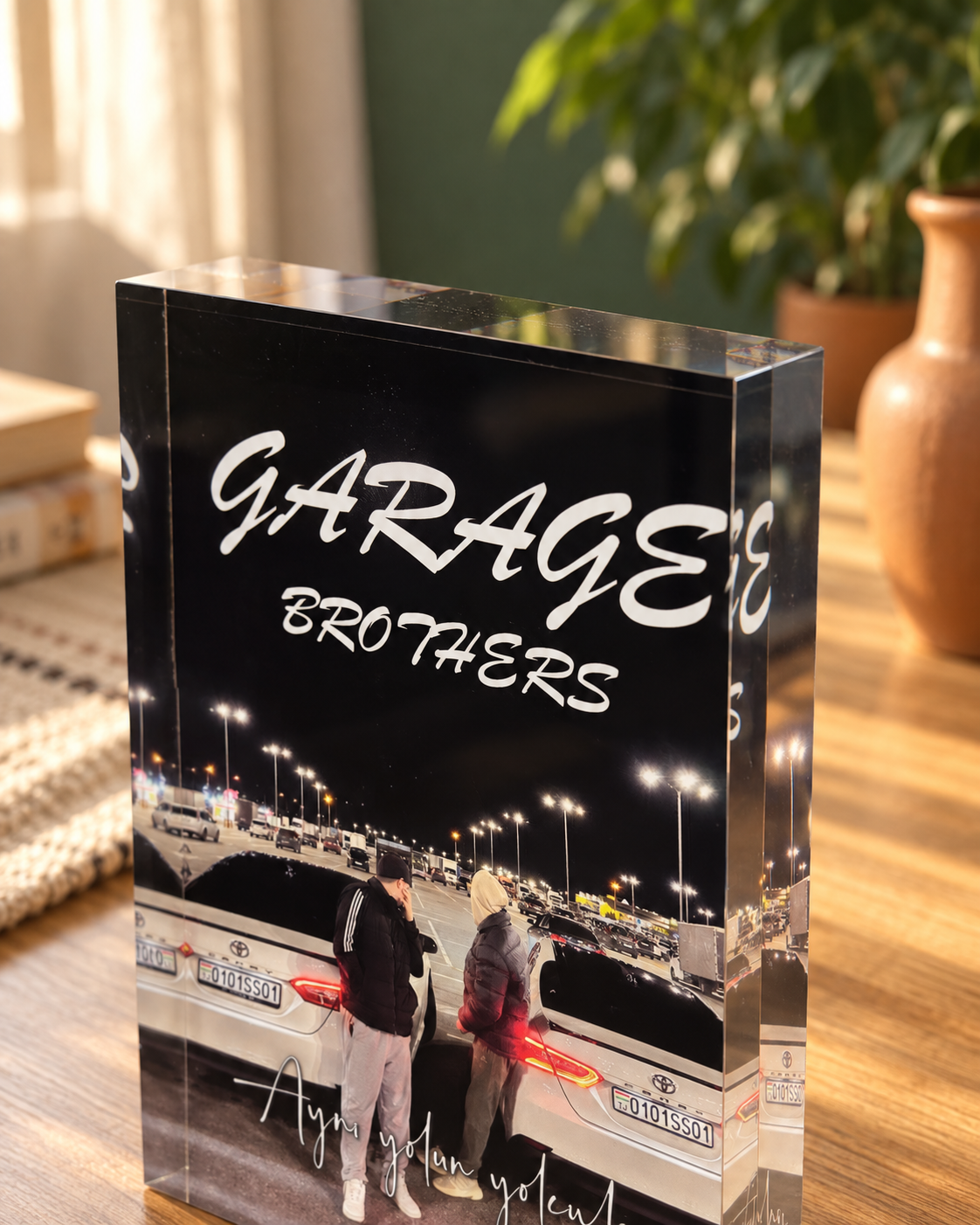 Garage Brothers cam blok – üst açı, 2 cm kalınlık ve parlak kenar detayı