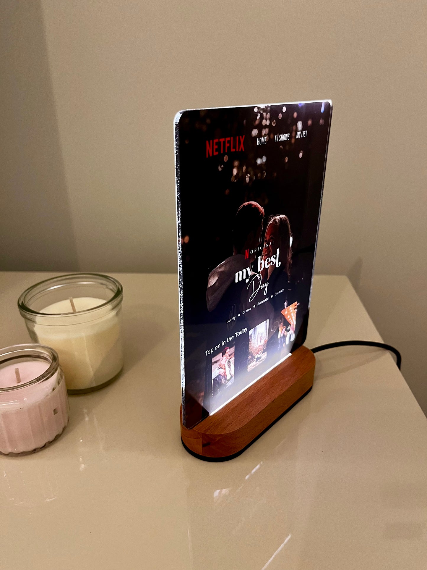 🌟 Kişiye Özel Netflix Temalı LED Gece Lambası 🎬: Fotoğrafınızla Özel Film Kapağı Tasarımı 📸