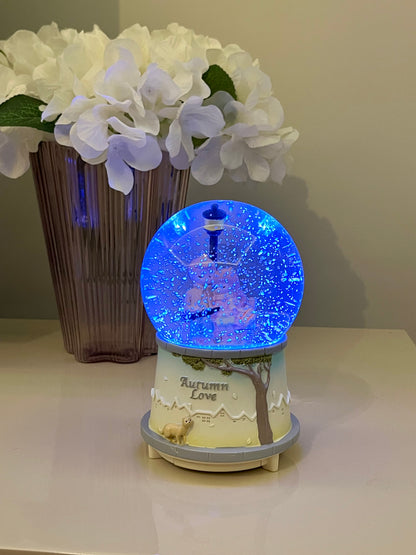 ❄️🎶 Müzikli & Işıklı Püskürtmeli Kar Küresi – Büyük Boy