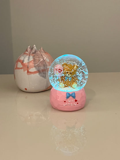 ❄️ Işıklı Püskürtmeli Kar Küresi – Küçük Boy